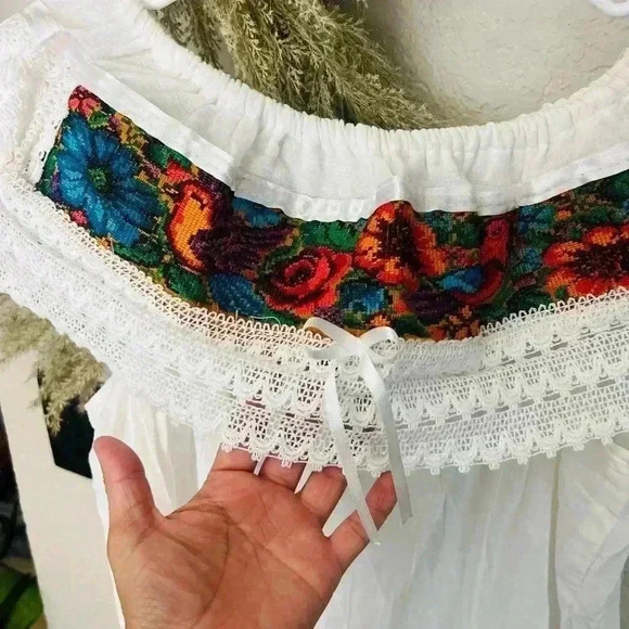 embroidered #traditional Latin women’s shoulder shirt size med to large - Picture 2 of 4